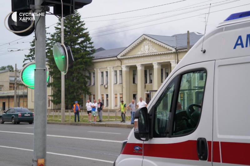 Росіяни скинули авіабомби на дитячу залізницю у Харкові: багато поранених (фото)