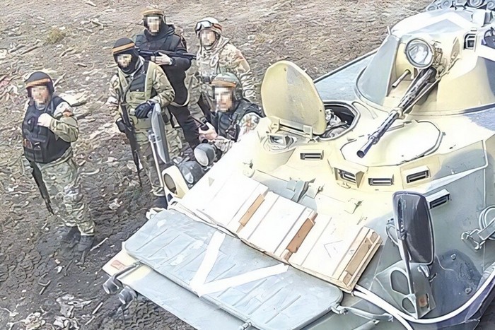 «Російський снайпер влучив моєму онуку в лоб і в око»: розпочався суд на росгвардійцями, які розстрілювали в Гостомелі автівки з цивільними
