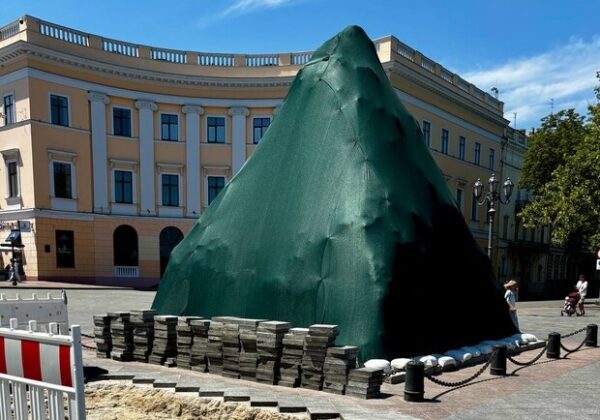 Раскопки в центре Одессы: у фуникулера обнаружили артефакты XIV века Раскопки в центре Одессы: у фуникулера обнаружили артефакты XIV века