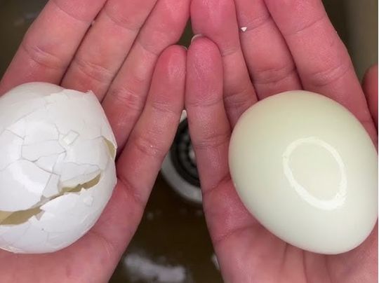 Цей продукт точно є&nbsp;на&nbsp;кожній кухні: чудова порада для легкого чищення яєць