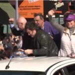 Камни и бутылки полетели в президентский кортеж Милея