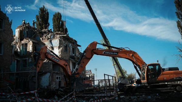 Тіла досі дістають з-під руїн у&nbsp;Києві: рятувальники розбирали завали всю ніч