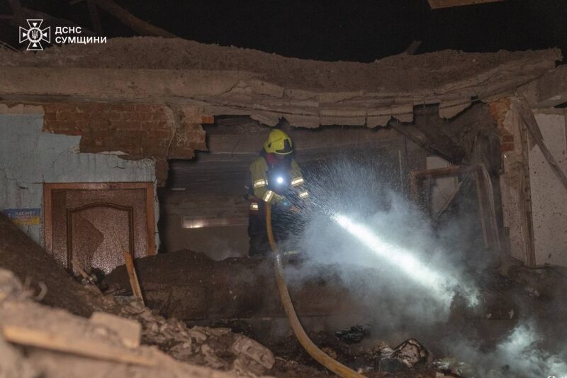 Будівлю школи та&nbsp;кілька багатоповерхівок пошкоджено у&nbsp;Сумах внаслідок нічної атаки дронів (фото, відео)