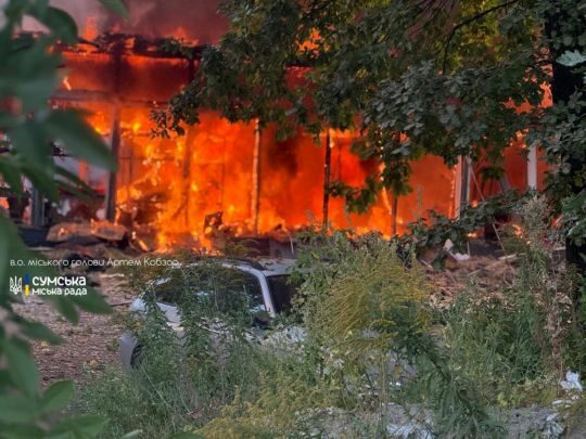 Дрони атакували українські міста: горять будівлі, є&nbsp;влучання