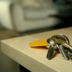 Що не можна класти на кухонний стіл: названо речі, які притягують біди