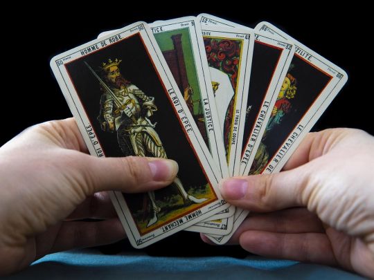 Стрільцям&nbsp;&mdash; &laquo;Трійка Жезлів&raquo; та&nbsp;новий рівень, Козерогам&nbsp;&mdash; &laquo;Четвірка Мечів&raquo; та&nbsp;пауза: Таро-прогноз на&nbsp;19 листопада