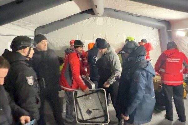 В Одессе БпЛА попали в многоэтажки: среди пострадавших дети, в том числе младенец