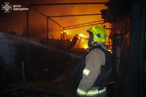 Ночной обстрел Одессы: получили повреждения дома, травмировались люди