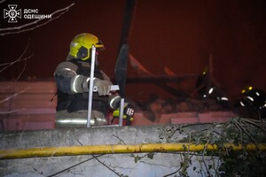 Ночной обстрел Одессы: получили повреждения дома, травмировались люди