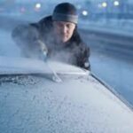 Без подряпин, тріщин і… нервів: як очистити автомобіль від намерзлого льоду