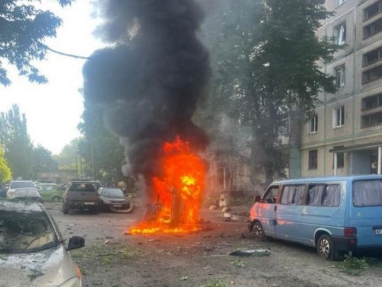 Багатоквартирні будинки пошкоджено у&nbsp;Запоріжжі після атаки росіян: є&nbsp;поранені (фото)