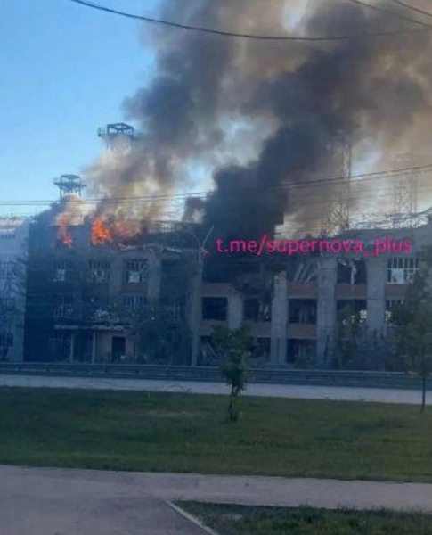 &laquo;Фламінго&raquo; влаштували пожежу на&nbsp;заводі у&nbsp;Чебоксарах, а&nbsp;в&nbsp;Самарі після атаки безпілотників знову палає НПЗ (фото, відео)